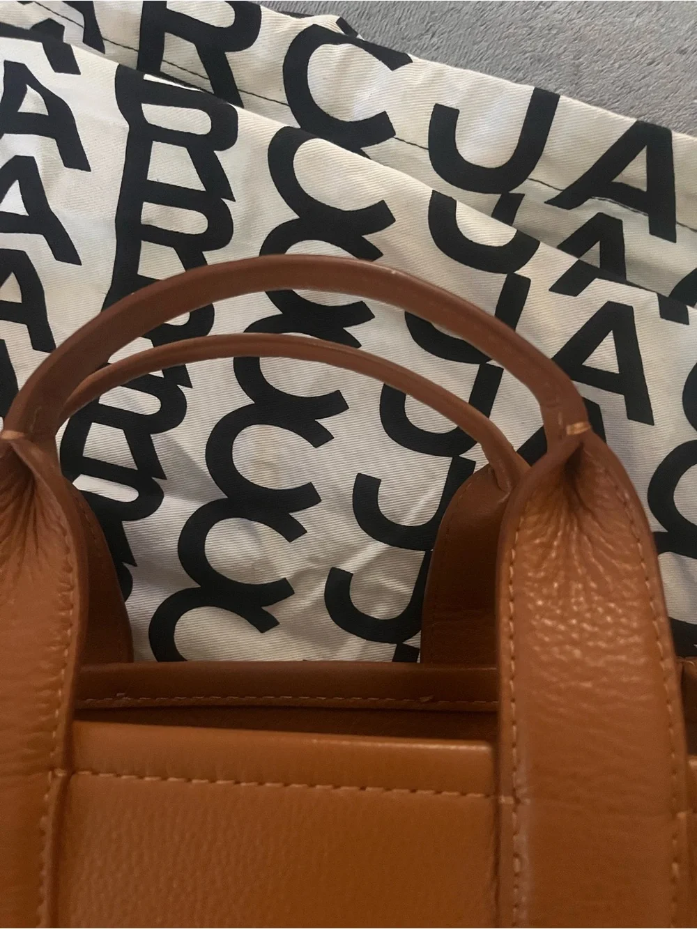 Marc Jacobs Leather The Tote SMALL size - Picture 12 of 15
